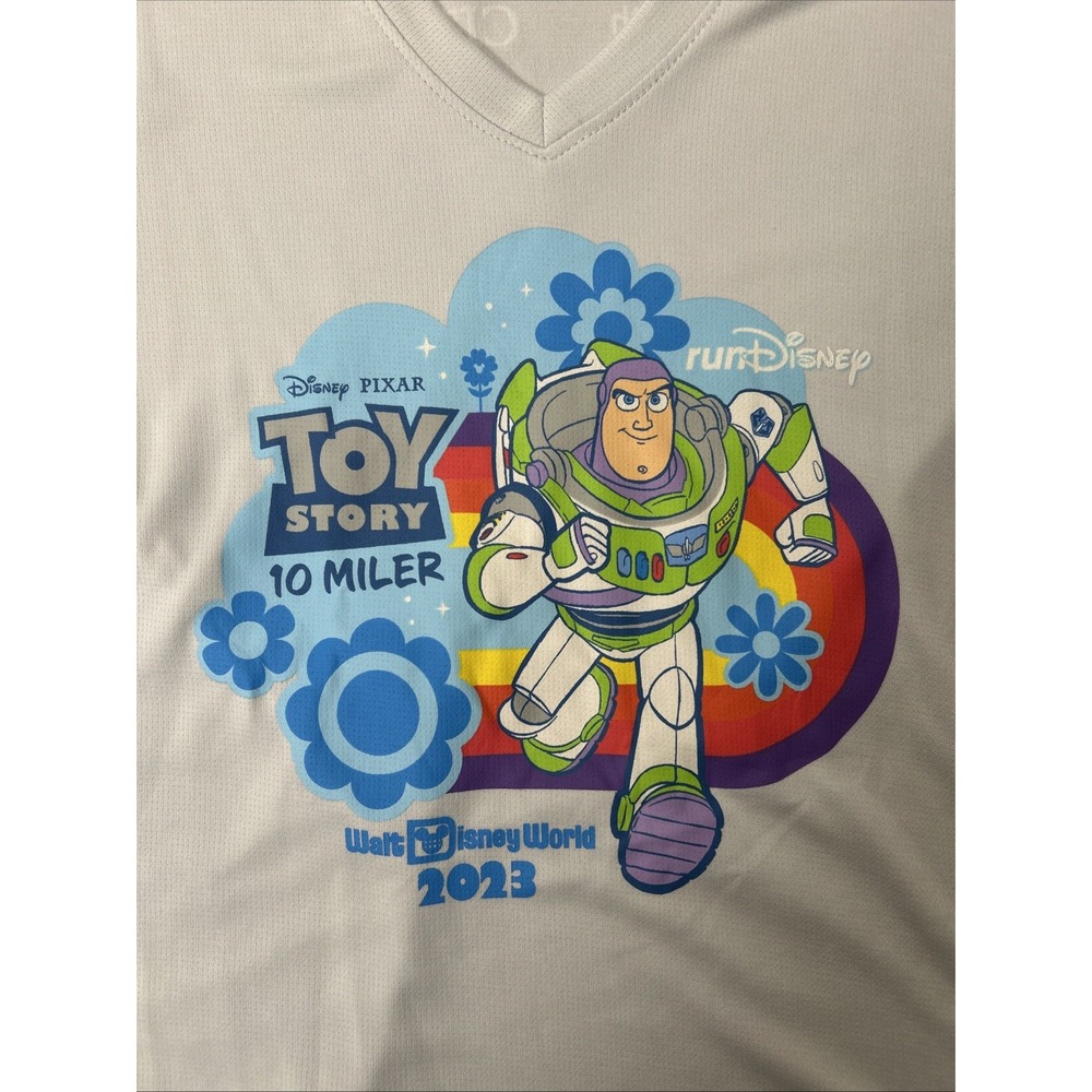 Run Disney Womens 2023 10 Miler Buzz Lightyear Short Sleeve Shirt Medium Gray